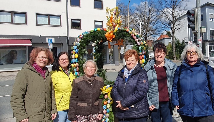 Gruppenbild Osterbrunnen
